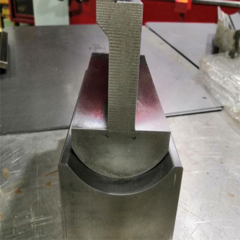 Punzone con raggio per utensili per presse piegatrici di produzione cnc